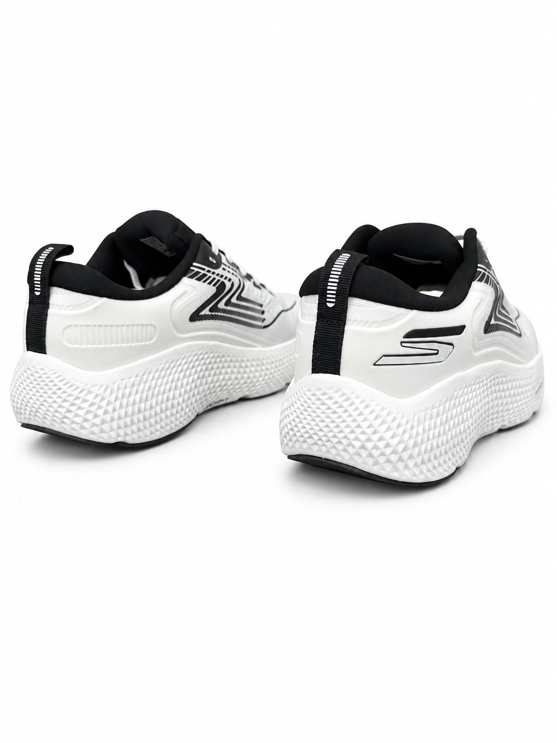 Skechers GO RUN Max Road 6 running shoe