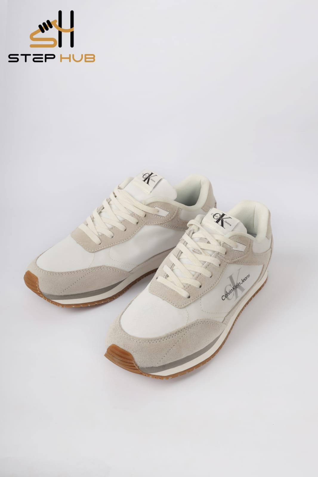 Calvin Klein Jeans Retro Runner Lace-up Trainer. WHITE & BEIGE